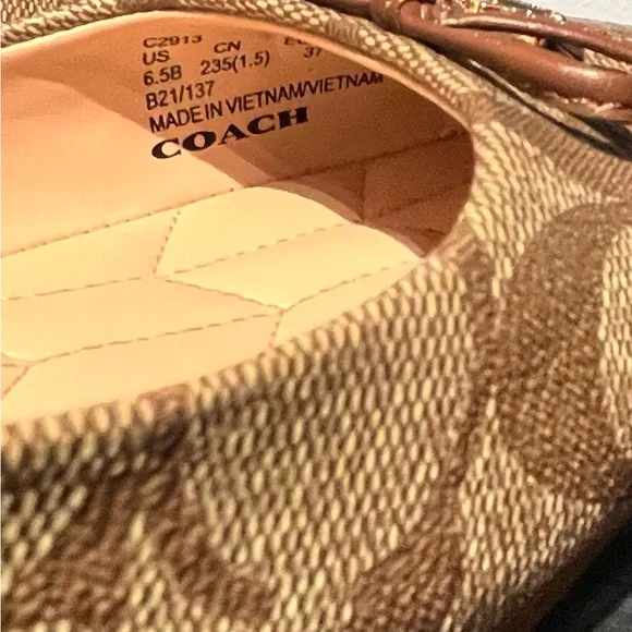 COACH Annabel pointed ballet flat. Color: KHAKI/SADDLE JACQUARD  size: 6 1/2 - Picture 4 of 6